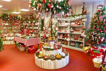 Your 2025 Christmas Shopping Guide: Spend Smarter, Celebrate Bigger